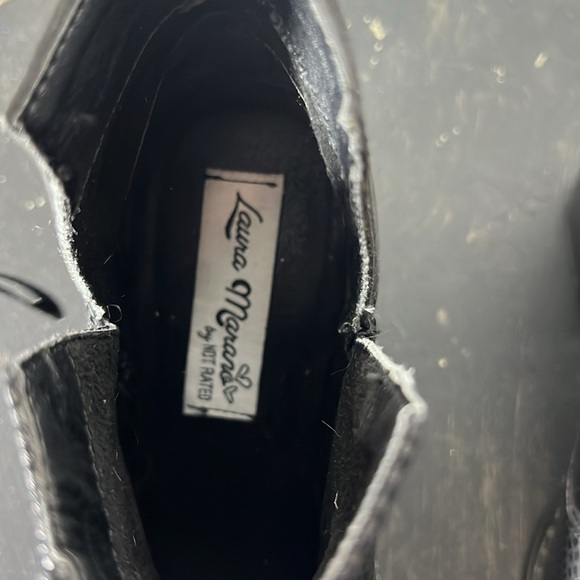 Laura Marano By Not Rated Faux Snake Black Ankle Boots Sz 6. A49 - Picture 2 of 4